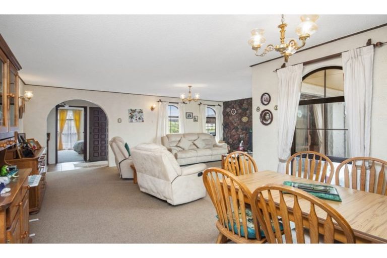 Photo of property in 4 Heron Place, Waiuku, 2123