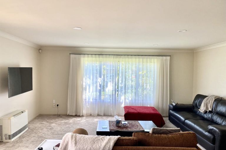 Photo of property in 13 Marbella Crescent, Oteha, Auckland, 0632