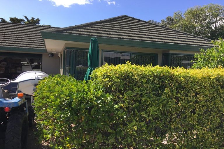 Photo of property in 25 Shelly Beach Parade, Cockle Bay, Auckland, 2014