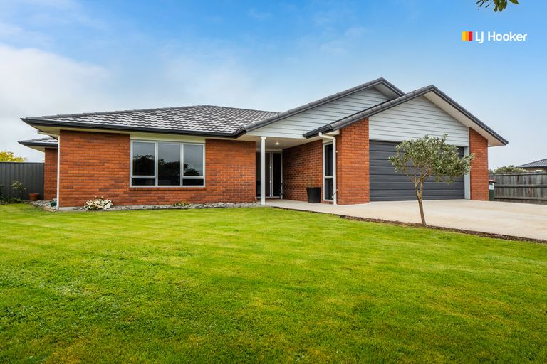 Photo of property in 22 William James Close, Mosgiel, 9024