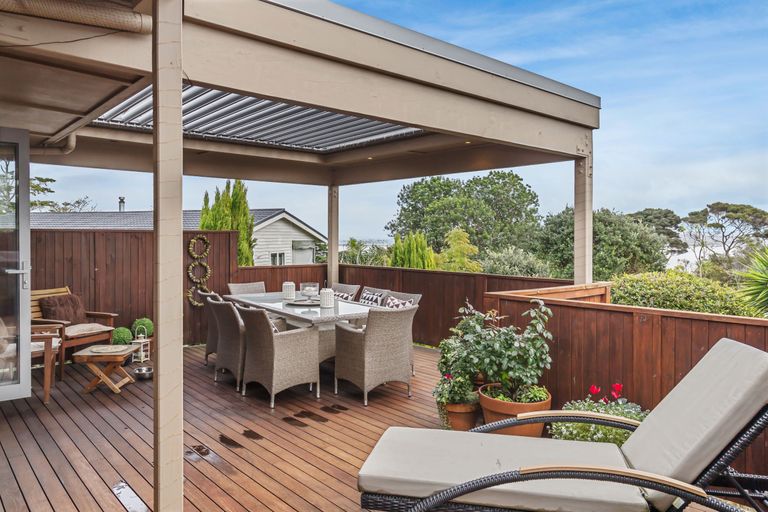 Photo of property in 1 Pluto Place, Beach Haven, Auckland, 0626