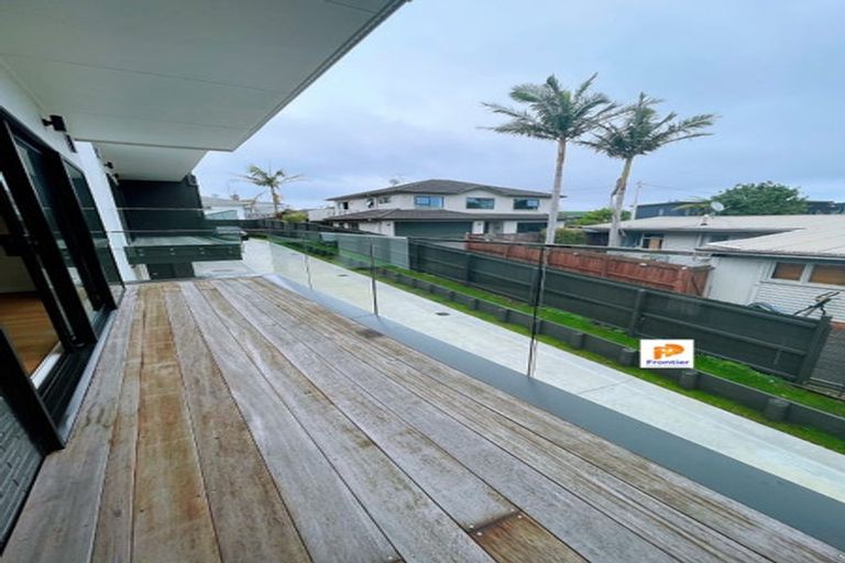 Photo of property in 44 William Souter Street, Forrest Hill, Auckland, 0620