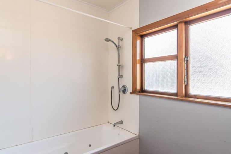 Photo of property in 37 Dale Road, Raumati South, Paraparaumu, 5032