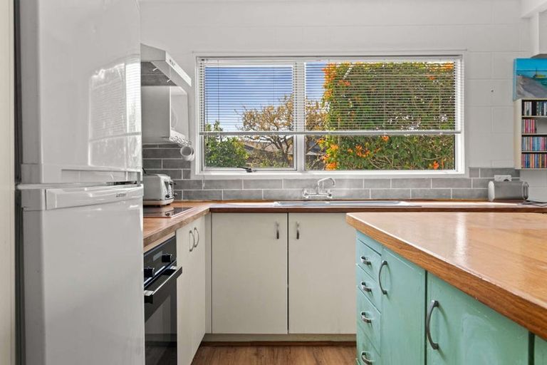 Photo of property in 2 Knox Place, Greerton, Tauranga, 3112