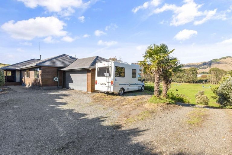 Photo of property in 84 Derham Road, Te Horo, Otaki, 5581