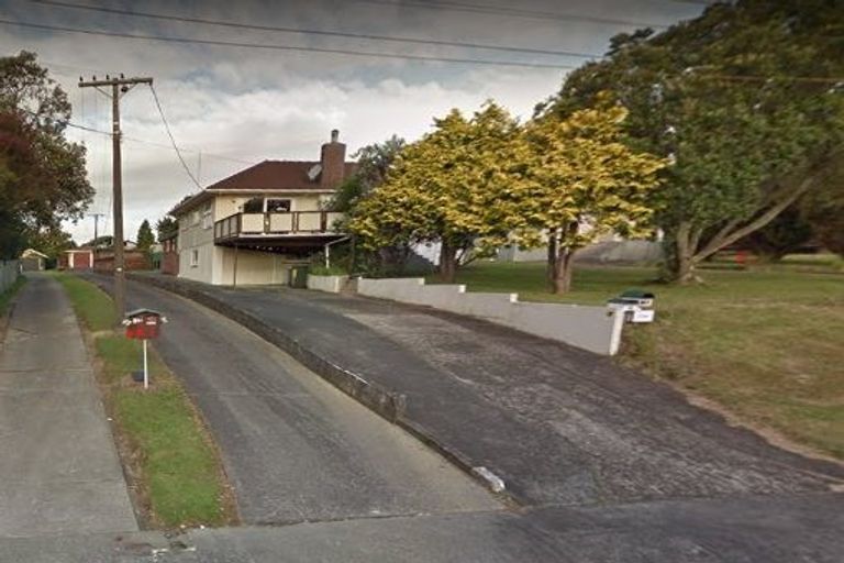 Photo of property in 1/10 Bishop Street, Green Bay, Auckland, 0604