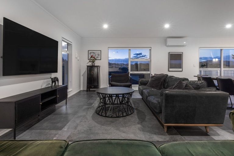 Photo of property in 11 Botany Lane, Whitby, Porirua, 5024