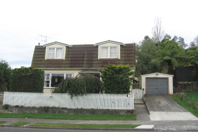 Photo of property in 23 Edelweiss Grove, Timberlea, Upper Hutt, 5018