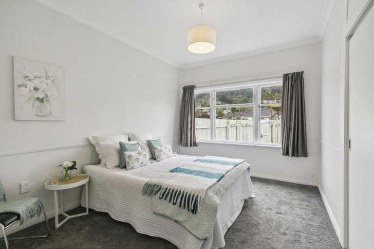 Photo of property in 62 Beauchamp Street, Tawa, Wellington, 5028