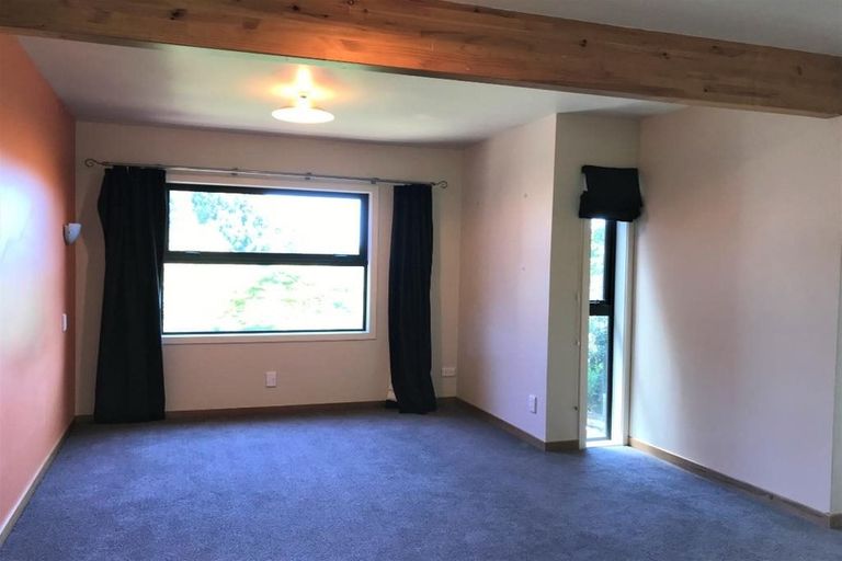 Photo of property in 16 Ridge Lane, New Plymouth, 4310