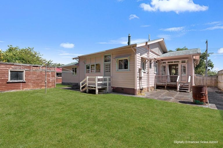 Photo of property in 2 Caius Avenue, Gonville, Whanganui, 4501
