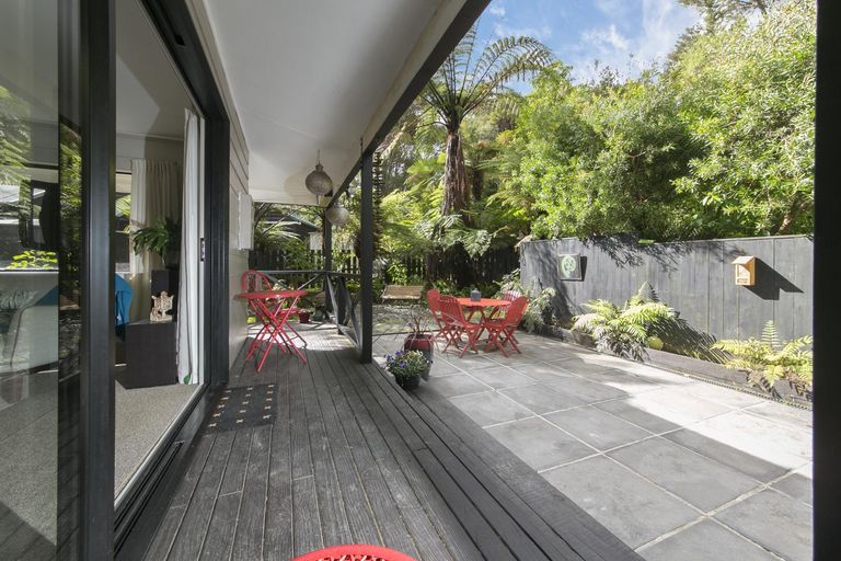 Photo of property in 420 Scenic Drive, Waiatarua, Auckland, 0612