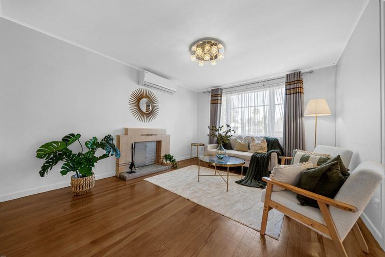 Photo of property in 71 Larnoch Road, Henderson, Auckland, 0610