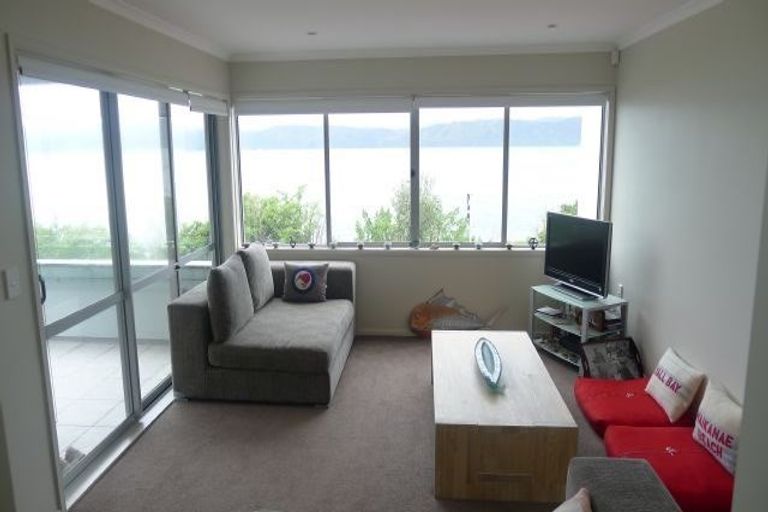 Photo of property in 2/275 Karaka Bay Road, Karaka Bays, Wellington, 6022