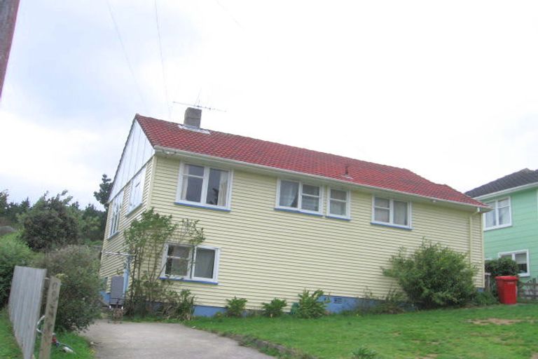 Photo of property in 62 Tremewan Street, Tawa, Wellington, 5028