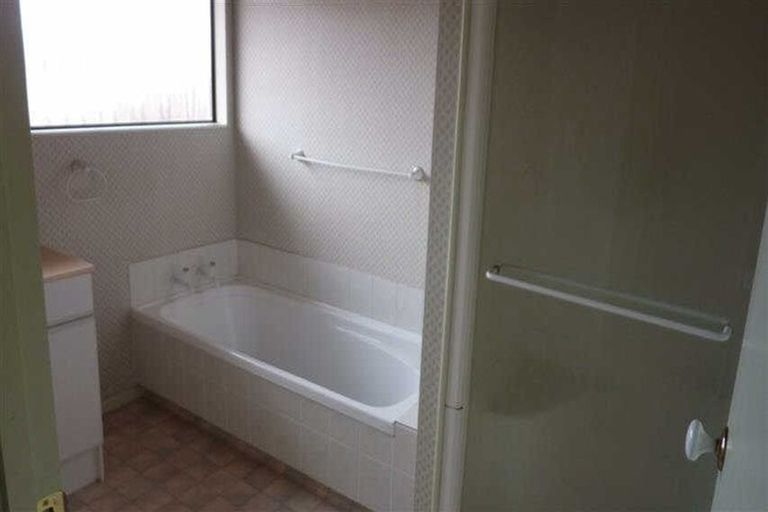 Photo of property in 1 Crowden Place, Harrowfield, Hamilton, 3210