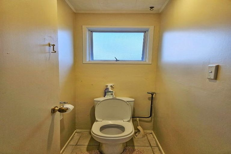 Photo of property in 36 Eyre Street, Henderson, Auckland, 0612