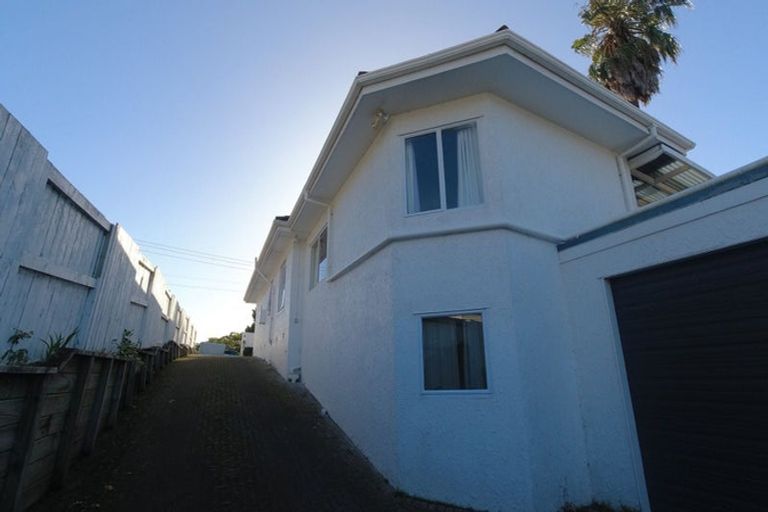 Photo of property in 218 Hillcrest Road, Hillcrest, Hamilton, 3216