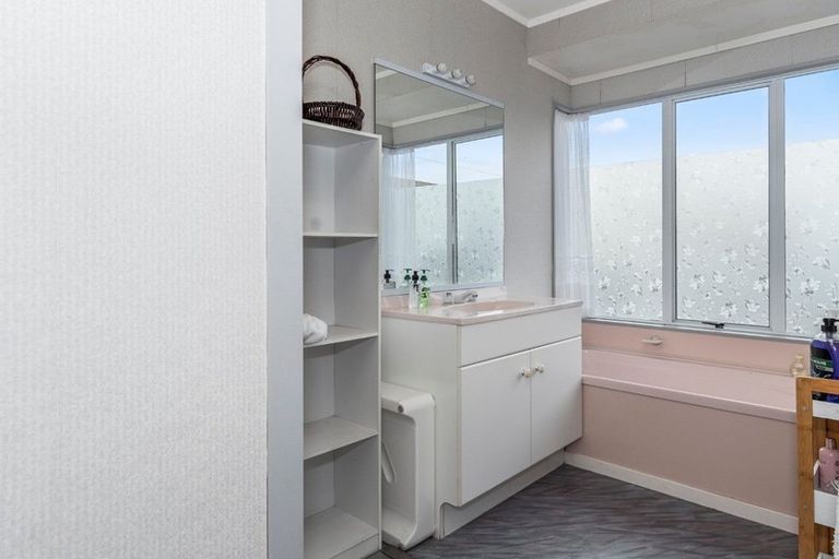 Photo of property in 28 Balmacewen Place, Mount Maunganui, 3116