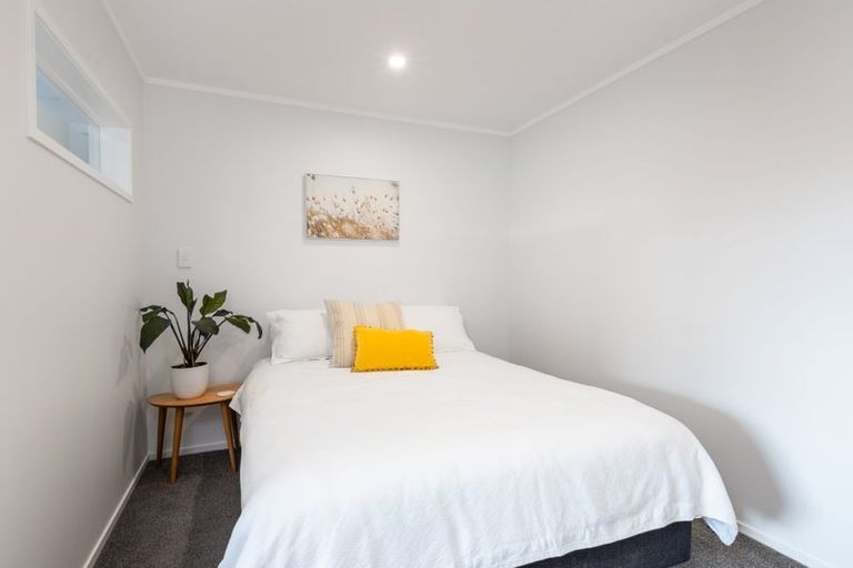 Photo of property in 1/21 Deuxberry Avenue, Northcote, Auckland, 0627