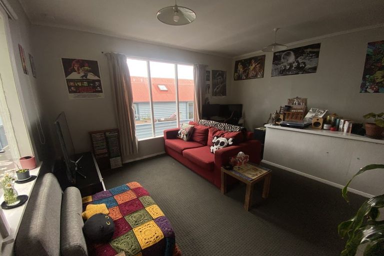 Photo of property in 95 Kelburn Parade, Kelburn, Wellington, 6012