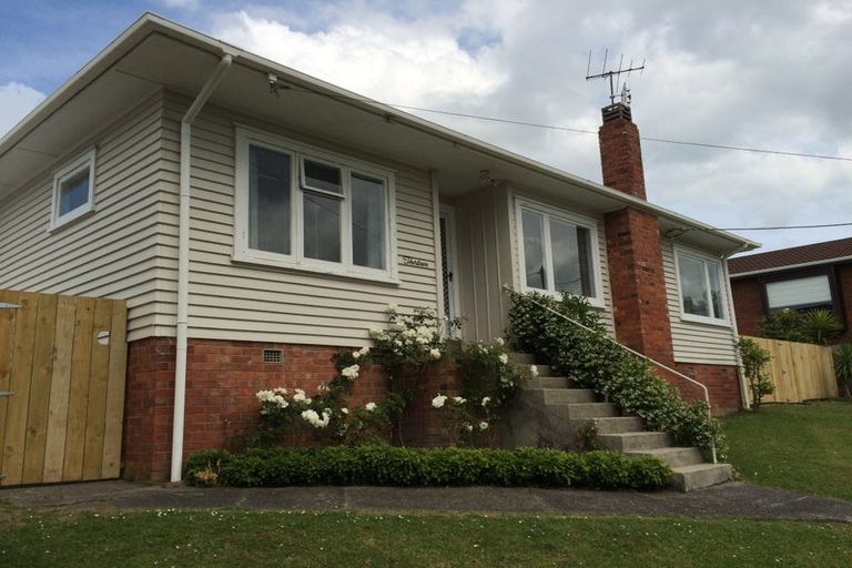 Photo of property in 1/13 Elliott Avenue, Bayview, Auckland, 0629