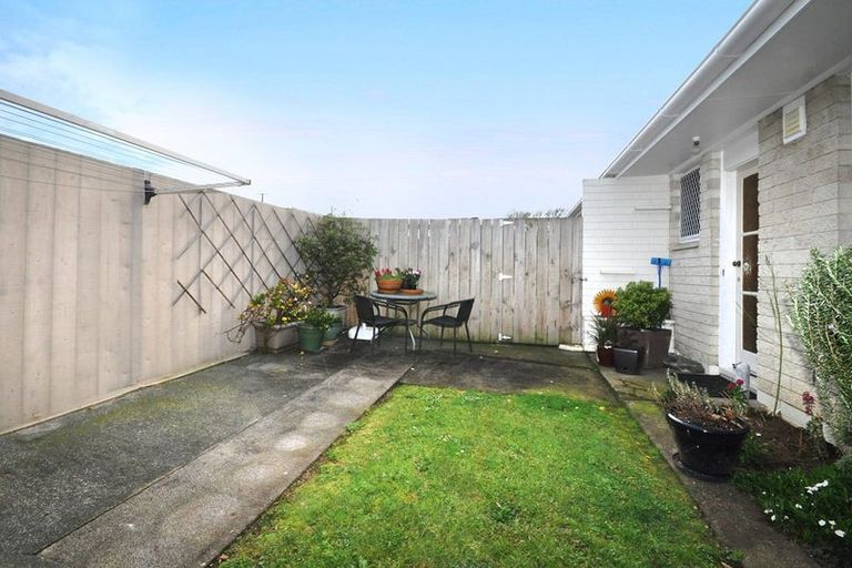Photo of property in 2/97 Panama Road, Mount Wellington, Auckland, 1062