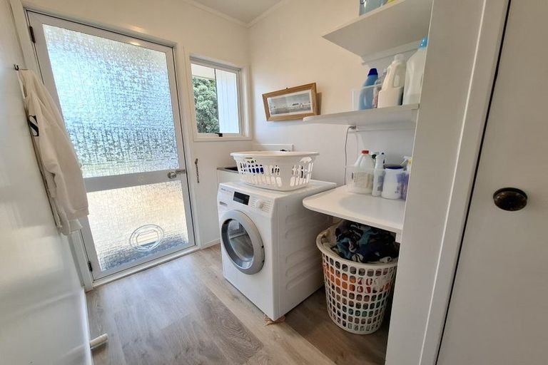 Photo of property in 42 Branch Road, Highlands Park, New Plymouth, 4312