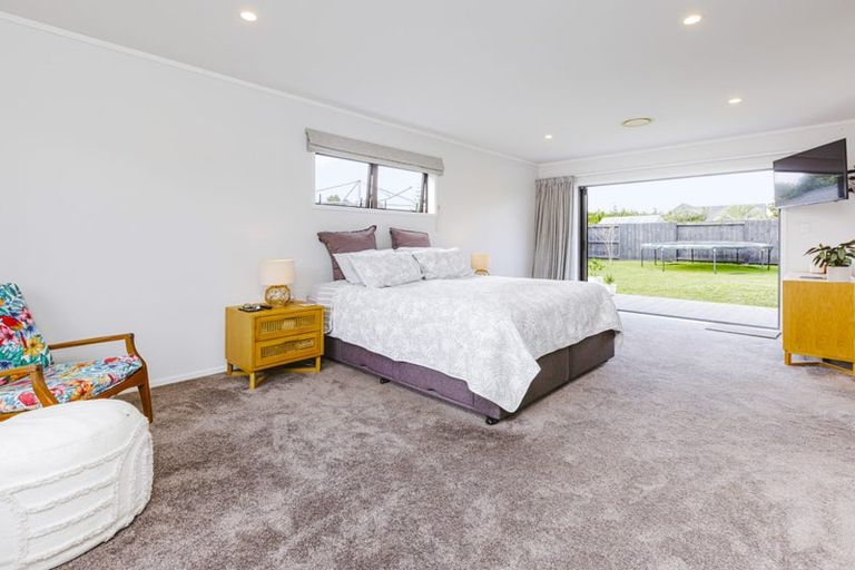 Photo of property in 9 Elrita Place, Conifer Grove, Takanini, 2112