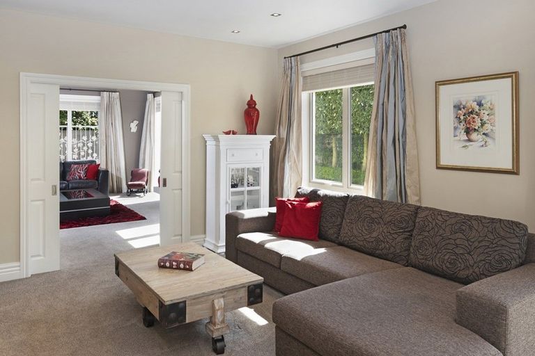 Photo of property in 103 Aikmans Road, Merivale, Christchurch, 8014