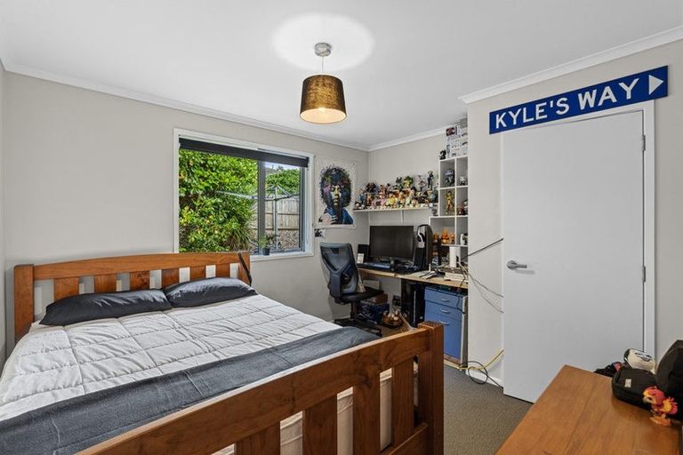 Photo of property in 16 Gavinike Place, Waimauku, 0812