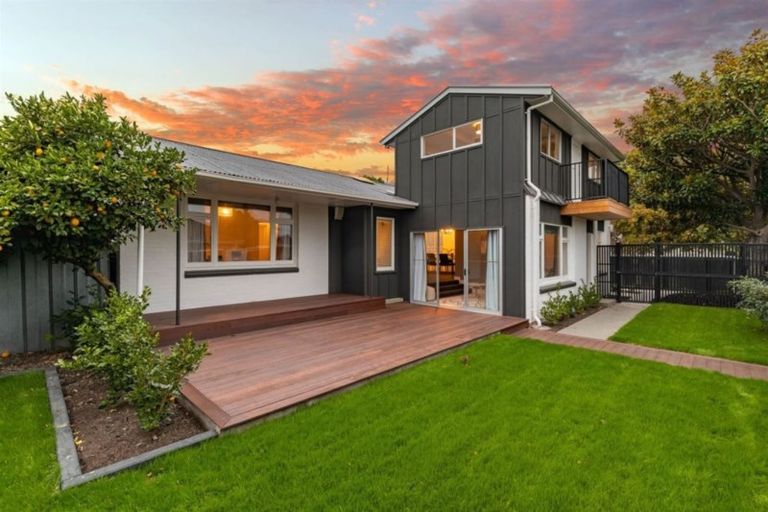 Photo of property in 43 Dunedin Street, Redwood, Christchurch, 8051