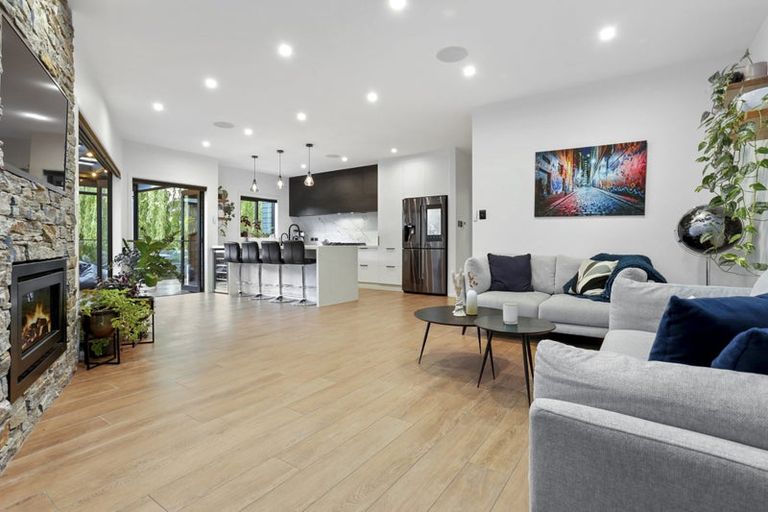 Photo of property in 18 Atkinson Road, Titirangi, Auckland, 0604