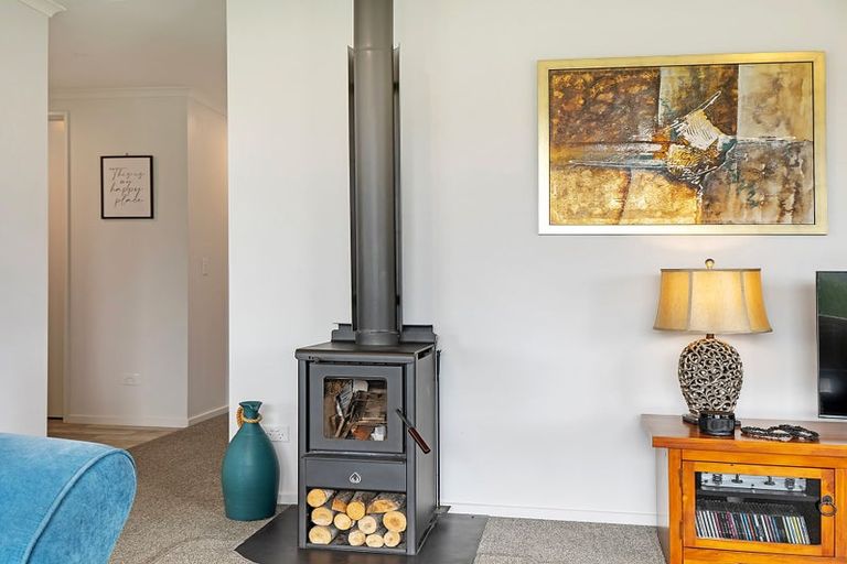 Photo of property in 9 Godley Place, Woodend, 7610