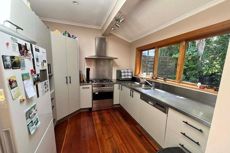 Photo of property in 16 Asquith Terrace, Brooklyn, Wellington, 6021