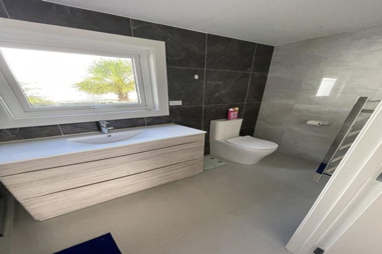 Photo of property in 50 Zefiro Drive, Massey, Auckland, 0614