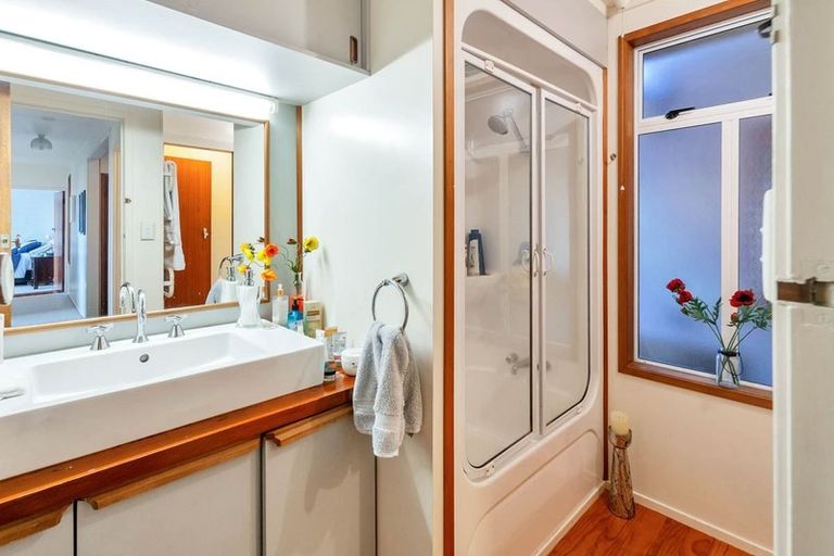 Photo of property in 23 Knights Road, Rothesay Bay, Auckland, 0630