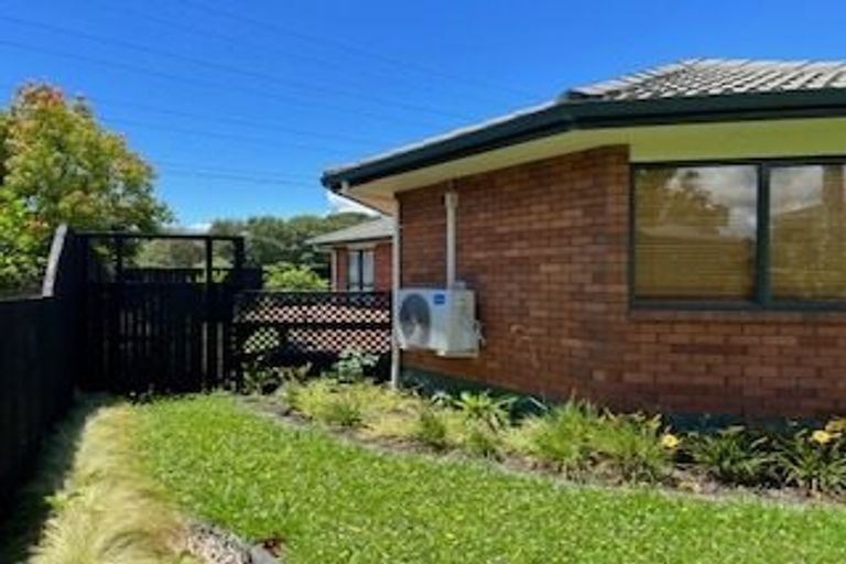 Photo of property in 20 Jade Court, Rosedale, Auckland, 0632
