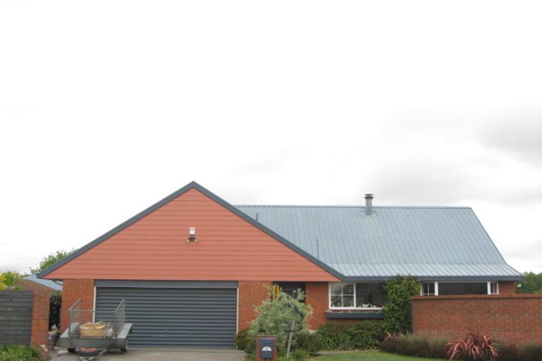 Photo of property in 16 Sheraton Place, Redwood, Christchurch, 8051