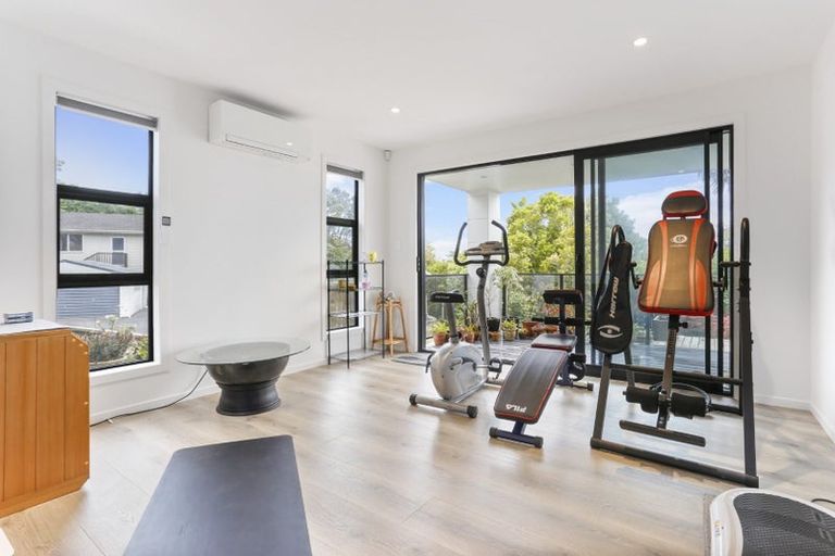 Photo of property in 69 Sunset Road, Totara Vale, Auckland, 0632