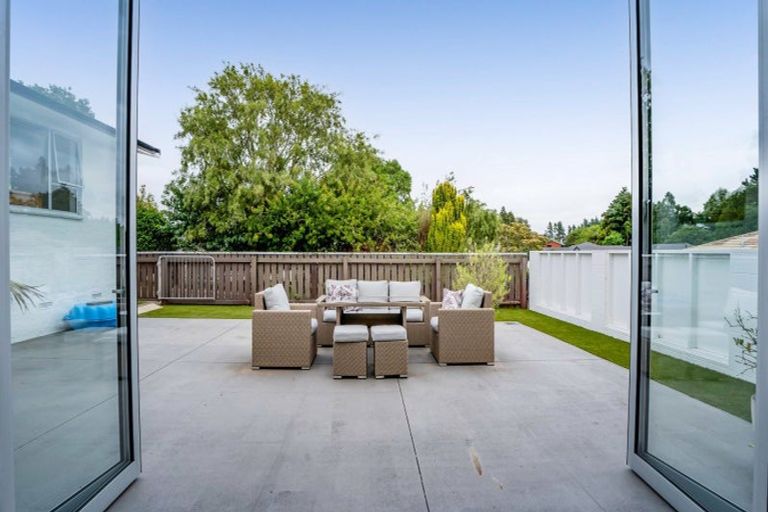 Photo of property in 15 Kowhai Street, Strandon, New Plymouth, 4312