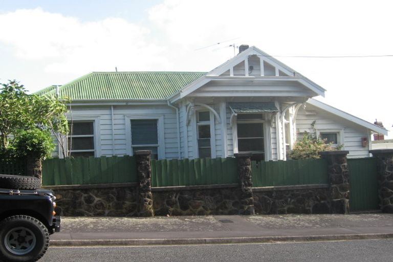 Photo of property in 25 Kerr Street, Devonport, Auckland, 0624