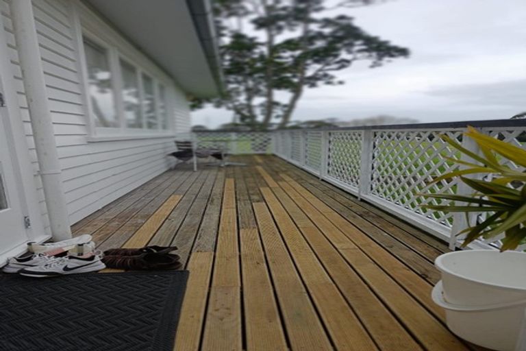 Photo of property in 105 Archibald Road, Kelston, Auckland, 0602