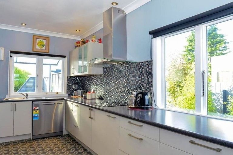 Photo of property in 1012 Heretaunga Street East, Parkvale, Hastings, 4122