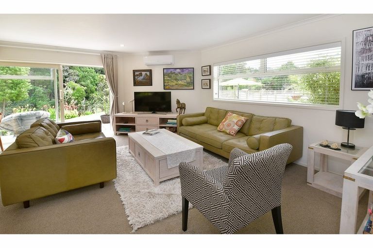 Photo of property in 23 Annalise Place, Orewa, 0931