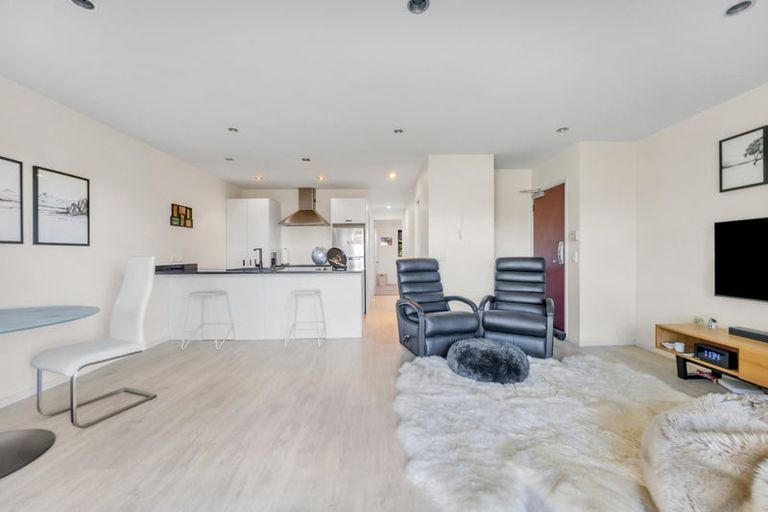 Photo of property in 2/79 Schnapper Rock Road, Schnapper Rock, Auckland, 0632