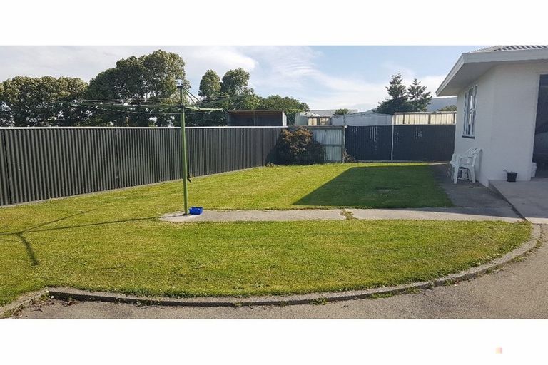 Photo of property in 19 Timaru Road, Waimate, 7924