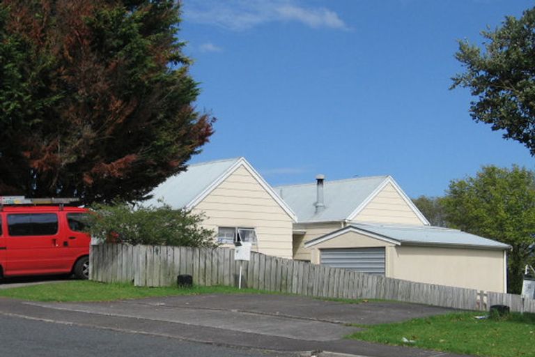 Photo of property in 48 Cedar Heights Avenue, Massey, Auckland, 0614