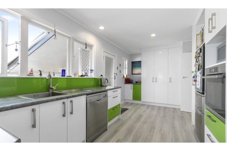 Photo of property in 3 Ruru Crescent, Heretaunga, Upper Hutt, 5018