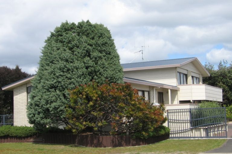 Photo of property in 5 Compton Place, Mount Maunganui, 3116